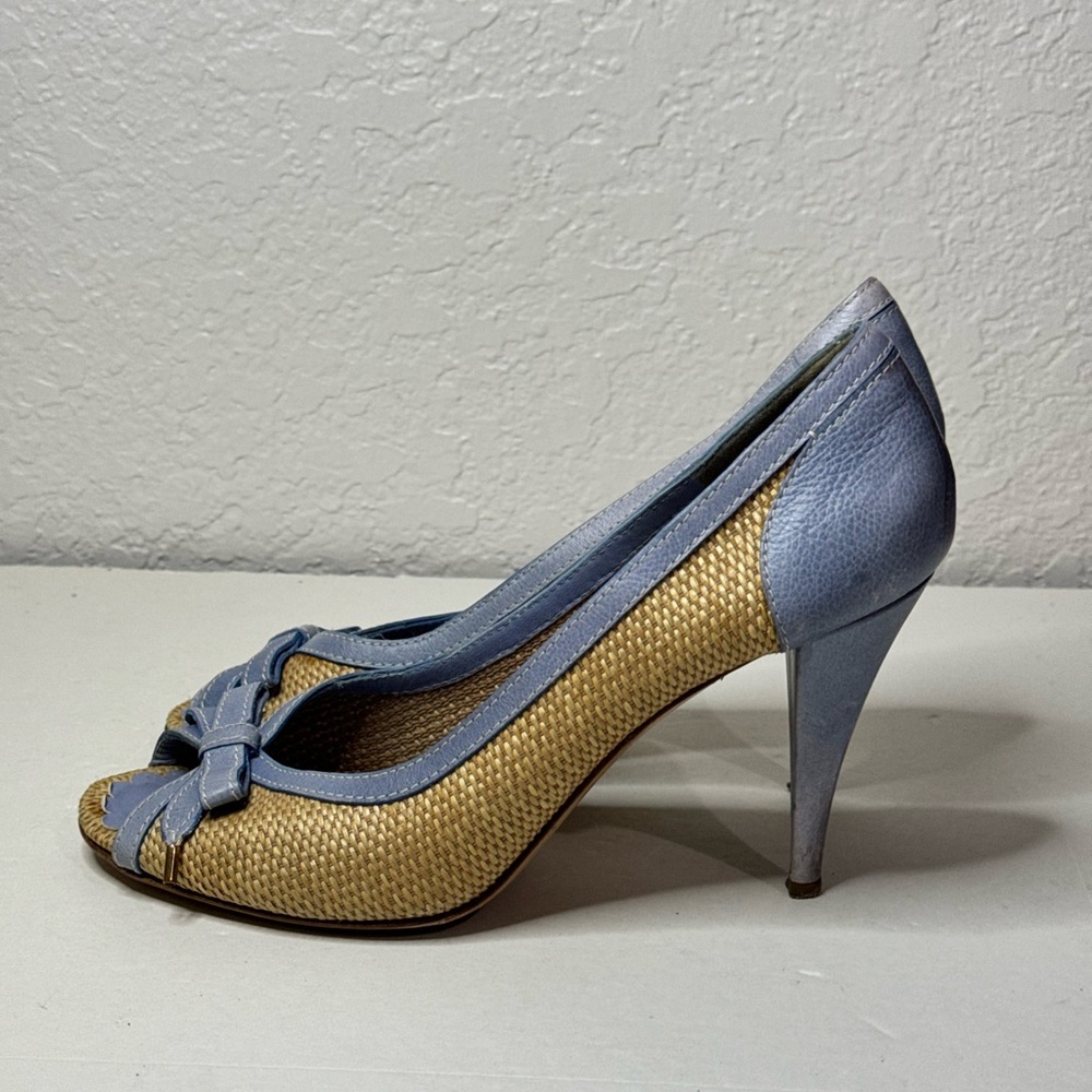 Vintage Moschino Cheap and Chic Baby Blue and Woven Straw Heels with Bow Sz 40 - Picture 5 of 12
